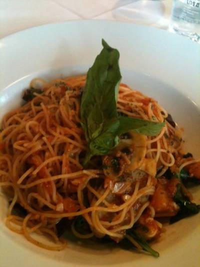 สปาเก็ตตี้ไส้กรอกอิตาเลียน ที่ ร้านอาหาร Greyhound Cafe Avenue รัชโยธิน