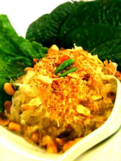 ยำส้มโอ ที่ ร้านอาหาร Greyhound Cafe Avenue รัชโยธิน