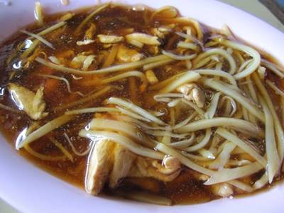 พูนเลิศ (ข้าวหน้าไก่ห้าแยกพลับพลาไชย) ที่ ร้านอาหาร ห้องอาหารพูนเลิศ เหลาะงาทิ้น ห้าแยกพลับพลาไชย