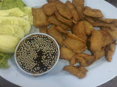 ไส้ตันทอด ที่ ร้านอาหาร ปิ่นเกล้า หัวปลาหม้อไฟ