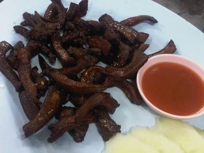 ลิ้นหมูทอด ที่ ร้านอาหาร ปิ่นเกล้า หัวปลาหม้อไฟ
