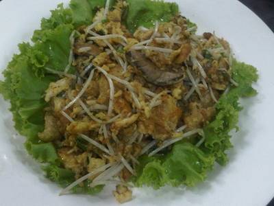 กระเพาะปลาแห้งผัดไข่ ที่ ร้านอาหาร ปิ่นเกล้า หัวปลาหม้อไฟ