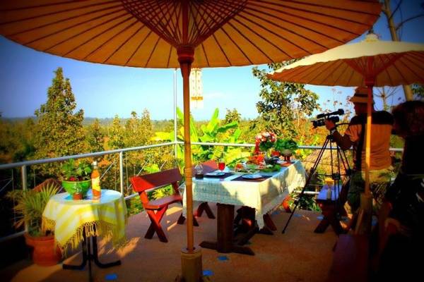 ร้านอาหาร บ้านสวนชมจันทร์