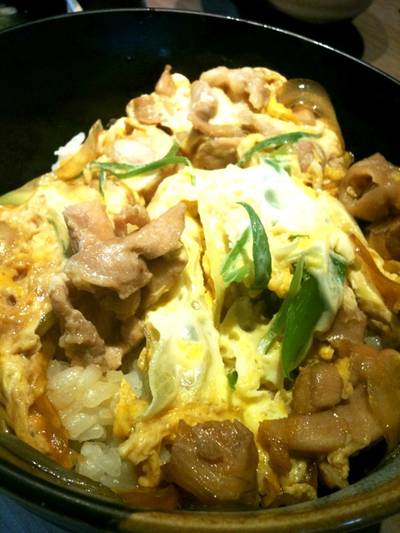ข้าวหน้าหมู ที่ ร้านอาหาร KAZOKUTEI Japanese Udon & Soba