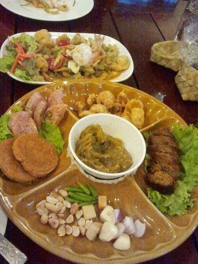 ร้านอาหาร เฮือนลำพูน ตลิ่งชัน