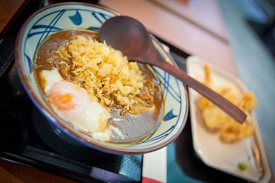อุด้งแกงกะหรี่ เพิ่มไข่อนเซ็น ที่ ร้านอาหาร Marugame Seimen (มารุกาเมะ เซเมง) Big C ราชดำริ