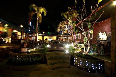 บรรยากาศภายในร้าน ที่ ร้านอาหาร ยักคิ้ว หลิ่วตา (Yuk-kew Lhew-ta)