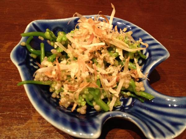 เครื่องเคียงเป็นผักภูเขา ลื่นๆเหนียวๆ ที่ ร้านอาหาร Wasabi-An