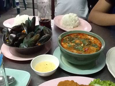 หอยแมลงภู่อบ ที่ ร้านอาหาร ไฟกลมธนา