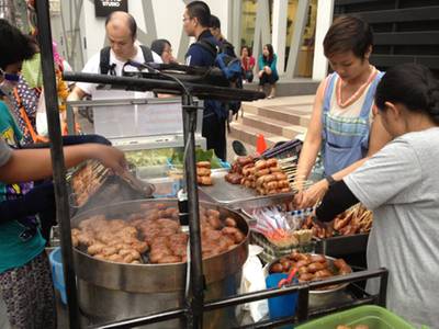 ร้านอาหาร ไส้กรอกคุณยาย (นิมมาน เชียงใหม่)