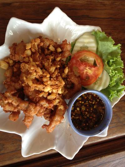 หมูทอดยอดนํ้าจิ้ม
อร่อย หมูนุ่มกรอบนอกนุ่มใน ที่ ร้านอาหาร ปานเทวี ริเวอร์ไซด์ รีสอร์ท&สปา