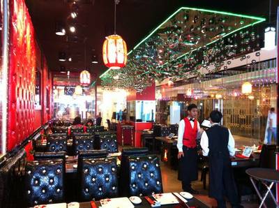 บรรยากาศร้าน ตกแต่งแบบโมเดิร์นไชนีส สไตล์ ที่ ร้านอาหาร Crystal Jacky Restaurant