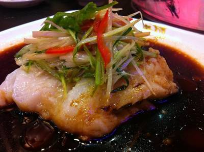 ปลาหิมะนึ่งหนำเลี๊ยบ นุ่มลิ้นมากๆ ที่ ร้านอาหาร Crystal Jacky Restaurant