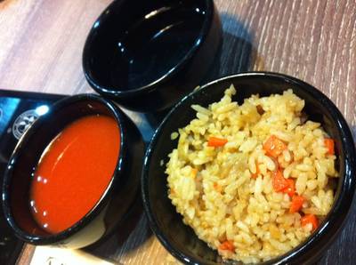 ข้าวกระเทียม ตักได้ตามใจชอบครับ ที่ ร้านอาหาร Shabu King