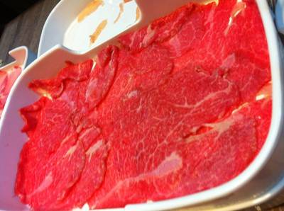 เนื้อสไลด์บางมาก ที่ ร้านอาหาร Shabu King