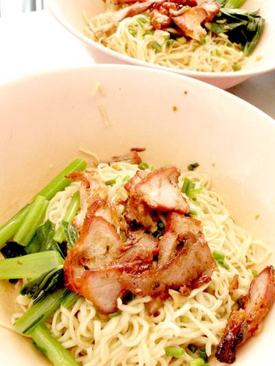 บะหมี่หมูแดงจะต้องเบิ้ลสองนะ ที่ ร้านอาหาร ก๋องเมงจั้น