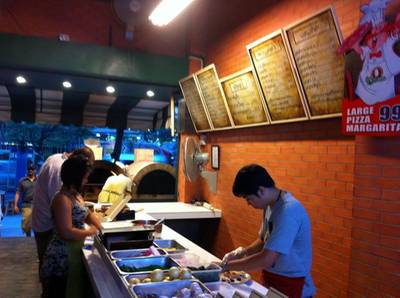 Mama Dolores พิซซ๋าเตาถ่าน ที่ ร้านอาหาร Mama Dolores พิซซ่าเตาถ่าน