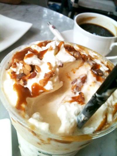 Espresso Toffee Nut Frappe ที่ ร้านอาหาร Risa Lamo ซ.อารีย์สัมพันธ์