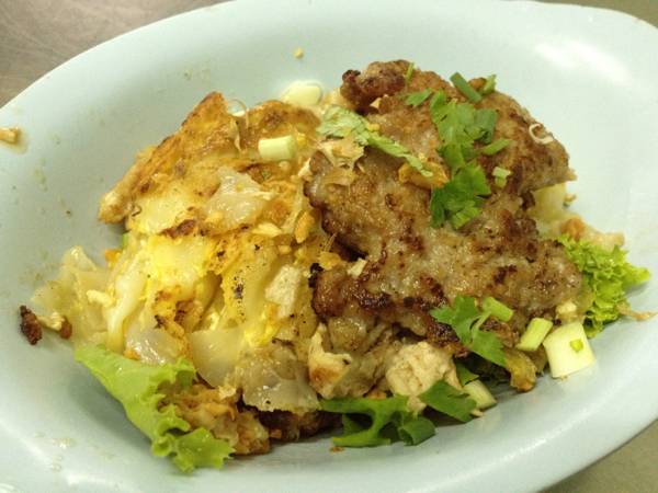 คั่วไก่+หมู รอนานมาก ควรโทรสั่งก่อน ที่ ร้านอาหาร คั่วชามเปล