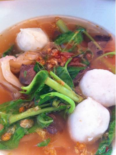 ลูกชิ้นปลาไม่เหมือนร้านอื่นแน่นอน คอนเฟิร์มค่ะ ที่ ร้านอาหาร เม้ง โภชนา (ปิ่นเกล้า)