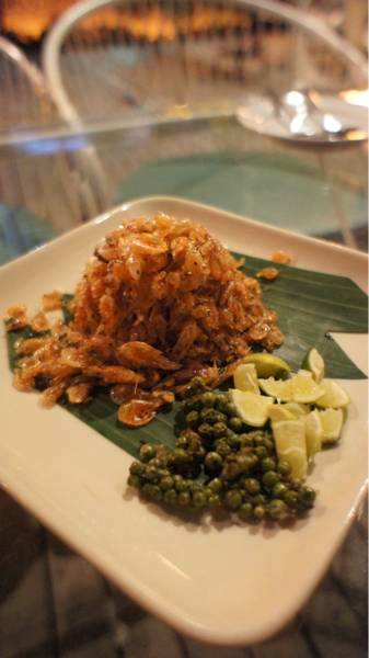 กุ้งฝอยคั่วเกลือ ราคา 90บาท ที่ ร้านอาหาร about HIP
