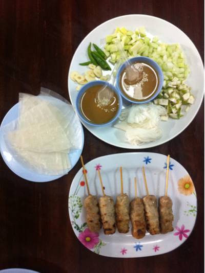 แหนมเนือง ชุดใหญ่ ที่ ร้านอาหาร เฝอ เวียงจันทร์ ช้างคลาน