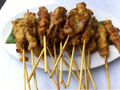 หมูเหนียวไปนิดนุง แต่หอม ที่ ร้านอาหาร เจ๊เอ็งหมูสะเต๊ะ