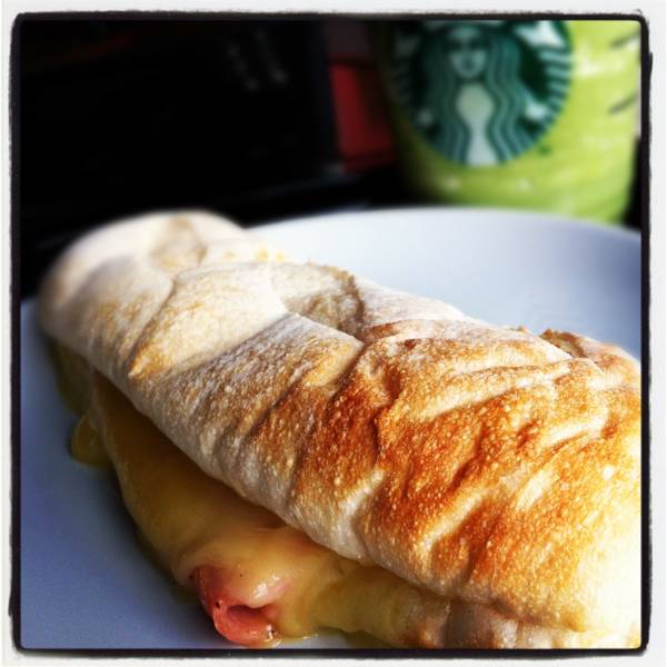 Ham&Cheddar Ciabatta with Green Tea! ที่ ร้านอาหาร Starbucks