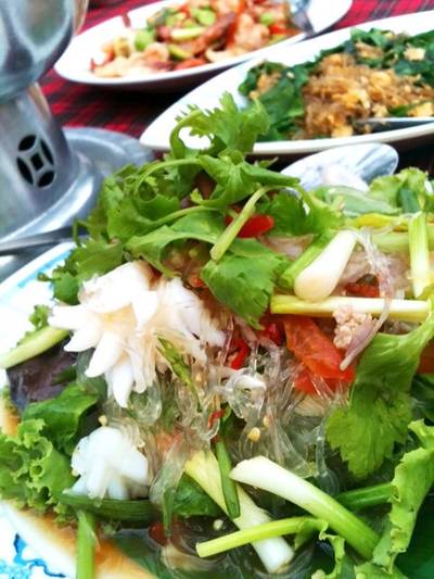 ยำวุ้นเส้นทะเล ที่ ร้านอาหาร ปากน้ำซีฟู้ด