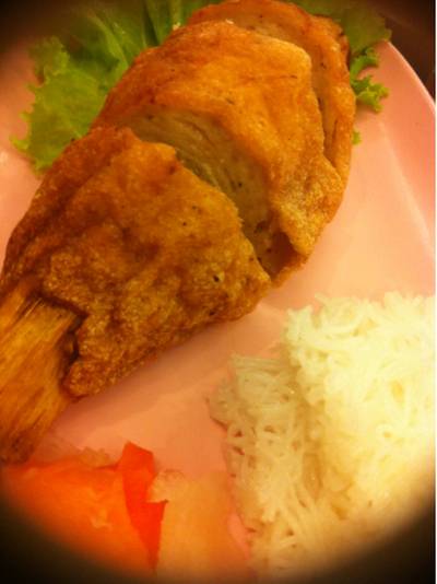 กุ้งพันอ้อยกะขนมจีน ที่ ร้านอาหาร ครัวไซง่อน