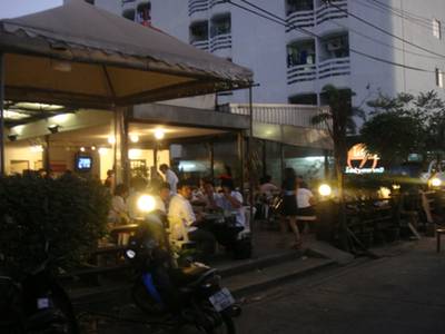 ถึงร้านแล้วว ที่ ร้านอาหาร อาเหล็ง เนื้อย่างเกาหลี
