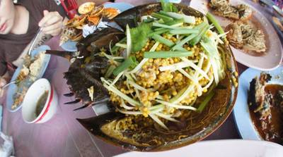 ยำไข่แมงดา ที่ ร้านอาหาร ป้าฮี๊ด ซีฟู๊ด
