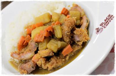 ข้าวแกงกระหรี่ญี่ปุ่นหมู ที่ ร้านอาหาร Black Canyon Coffee โรงพยาบาลกรุงเทพ
