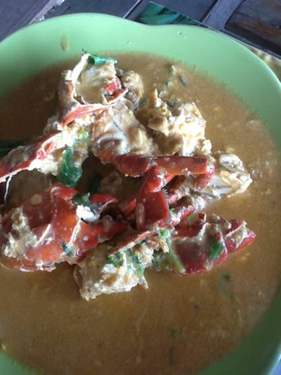 ปูทะเลผงกะหรี่ ที่ ร้านอาหาร อ่าวไข่ซีฟู้ด