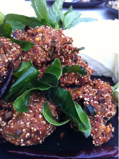 ลาบหมูทอดจานเด่น ที่ ร้านอาหาร ร้านประจำ ลาบหมูทอดจานเด่น ที่ ร้านอาหาร ร้านประจำ