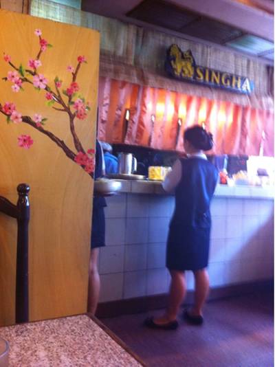 บริเวณเตรียมเครื่องดื่ม ขนม ที่ ร้านอาหาร Miraku