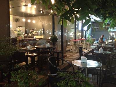 ร้านสวยๆ น่านั่งมากๆ ราคาไม่แพง ที่ ร้านอาหาร @Meeting Point