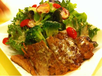 สลัดบาร์บีคิว หมู
อร่อยอะ ^^ ที่ ร้านอาหาร Kare Kafe