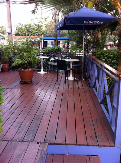 มุมด้านนอกร้าน ที่ ร้านอาหาร Caffe D'oro ปั้มเชลล์ เดอะมอลล์ท่าพระ