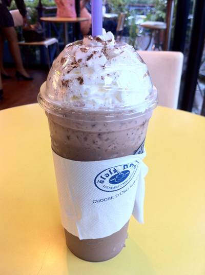 โก้โก้เย็น วิปครีมเต็มๆ ที่ ร้านอาหาร Caffe D'oro ปั้มเชลล์ เดอะมอลล์ท่าพระ