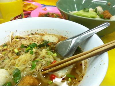 กินเตี๋ยวกับเพลงกรุงเก่าเริ่ดๆ  ที่ ร้านอาหาร สมบูรณ์พานิช