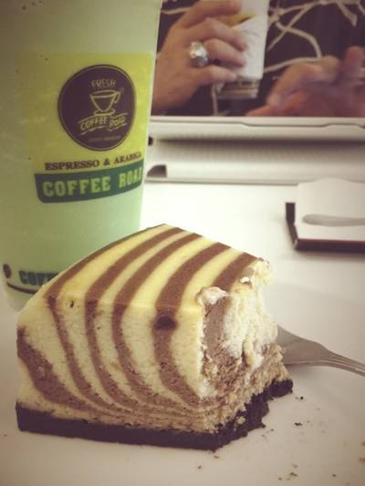 Torta di cappu cheese cake + Green tea frappe  ที่ ร้านอาหาร Mousse Mellow Cafe