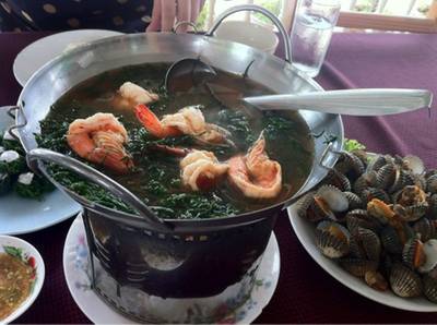 แกงส้มกุ้งผักชะคราม ที่ ร้านอาหาร ครัวปรียานนท์ แกงส้มกุ้งผักชะคราม ที่ ร้านอาหาร ครัวปรียานนท์