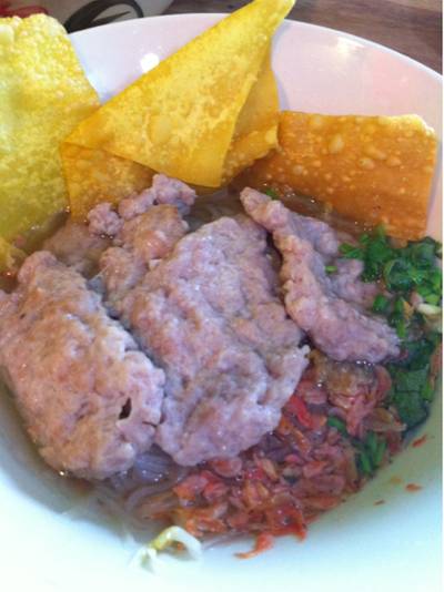 สามเด้ง ที่ ร้านอาหาร ก๋วยเตี๋ยวสามเด้ง