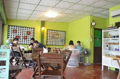 บรรยากาศภายในร้านรวมๆ ที่ ร้านอาหาร ร้านผักเขียว อาหารเวียดนาม