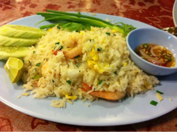 ข้าวผัดกุ้ง ที่ ร้านอาหาร ครัวทะเล
