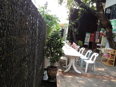 บรรยากาศในร้านจ้า มามะ มากหม่ำมังสวิรัต์กัน ที่ ร้านอาหาร บ้านสวนไผ่สุขภาพ