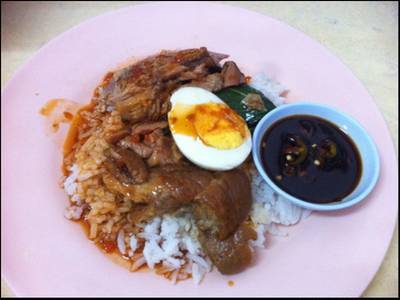 ข้าวขาหมูน้ำแดง ที่ ร้านอาหาร กานต์ เป็ดตุ๋น