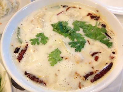 ต้มข่าไก่ อร่อยดี ที่ ร้านอาหาร อิ่มอก อิ่มใจ