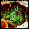 กุ้งอบวุ้นเส้น กุ้งใหญ่ซ่อนอยู่ใต้วุ้นเส้นนุ่ม ที่ ร้านอาหาร ร้านชวนชิมซีฟู้ด